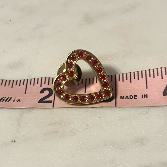 AVON Vintage Gold Tone Open Heart Red Rhinestones Brooch Pin Lapel - Picture 5 of 10